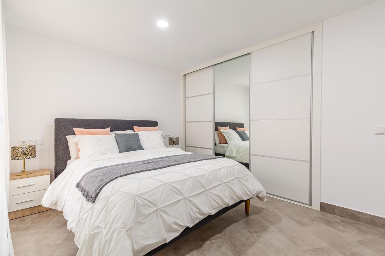 Modern Apartment Steps From The Beach Торрокс-Коста Экстерьер фото
