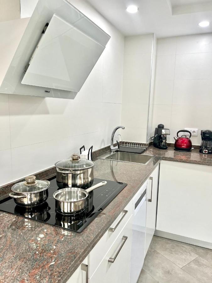 Modern Apartment Steps From The Beach Торрокс-Коста Экстерьер фото