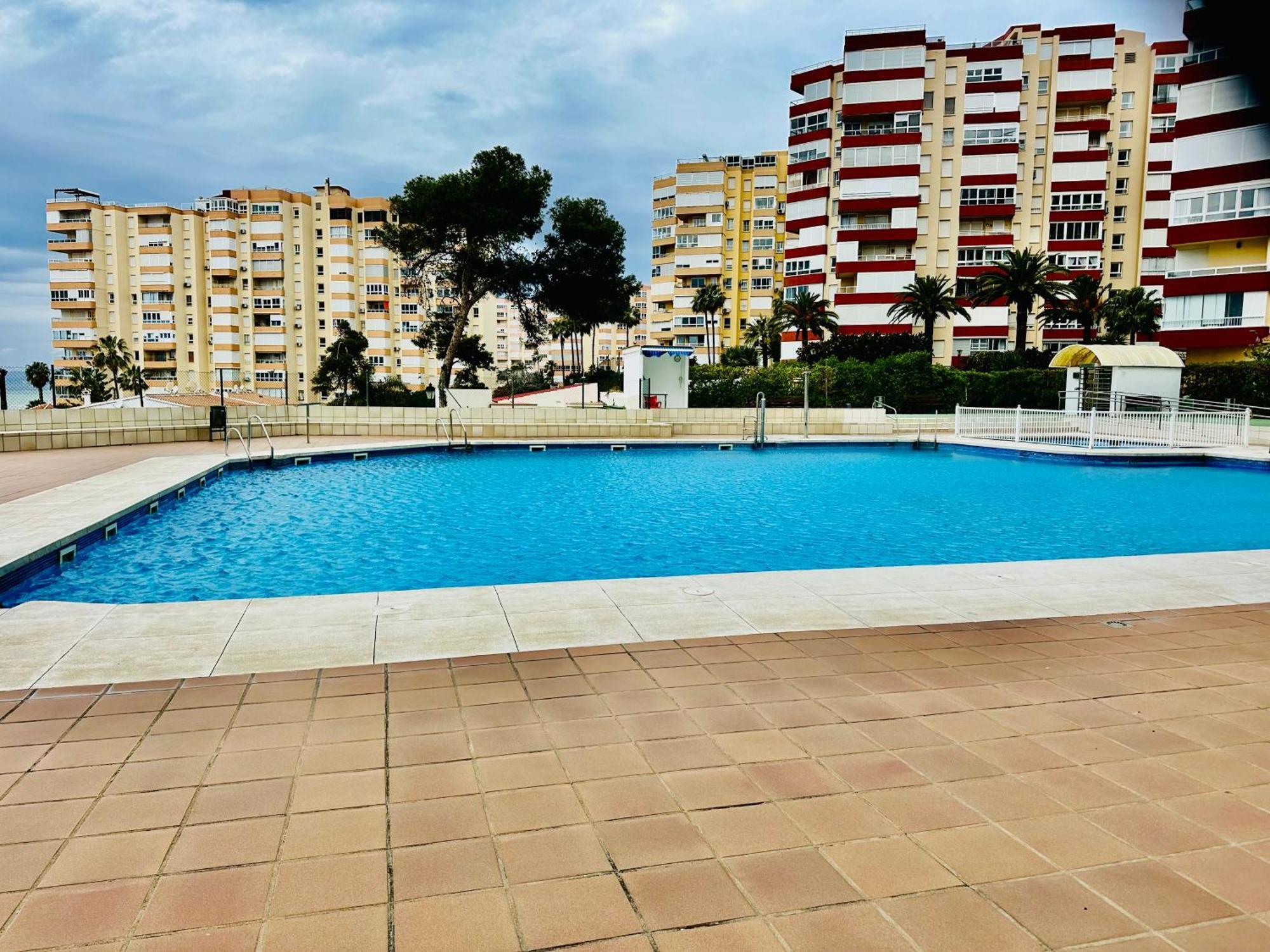 Modern Apartment Steps From The Beach Торрокс-Коста Экстерьер фото